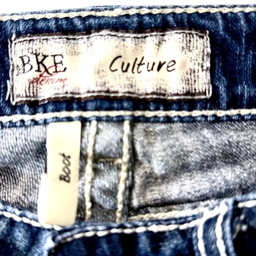 BKE Culture Boot Cut Low Rise Jeans With Stretch And Contrast Stitching Size 28